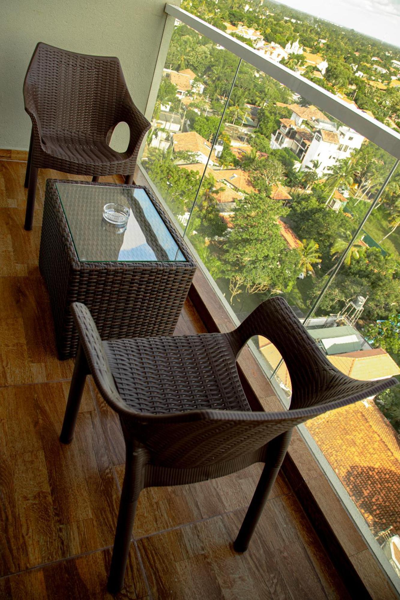 Negombo Ocean Breeze - Bliss On The Beach Luxury Apartments By Serendib Vacation المظهر الخارجي الصورة