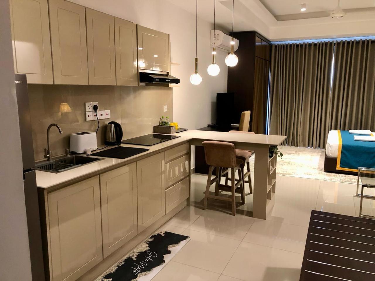 Negombo Ocean Breeze - Bliss On The Beach Luxury Apartments By Serendib Vacation المظهر الخارجي الصورة